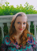 Сара Хогл (Sarah Hogle)