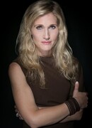 Кимберли Маккрейт (Kimberly McCreight)