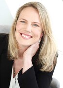 Эмили Гунис (Emily Gunnis)