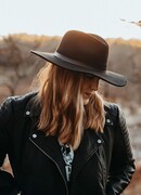 Никки Сент Кроу (Nikki St. Crowe)