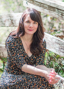 Эмили Ллойд-Джонс (Emily Lloyd-Jones)