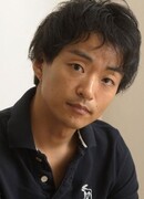 Сюсукэ Митио (Shusuke Michio: 道尾 秀介)