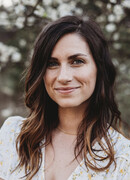 Эдриенн Янг (Adrienne Young)