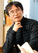 Токуя Хигасикава (Tokuya Higashigawa: 東川 篤哉)